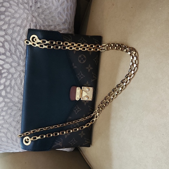 Louis Vuitton, Pallas Chain Monogram Canvas with Calfskin - Picture 11 of 16